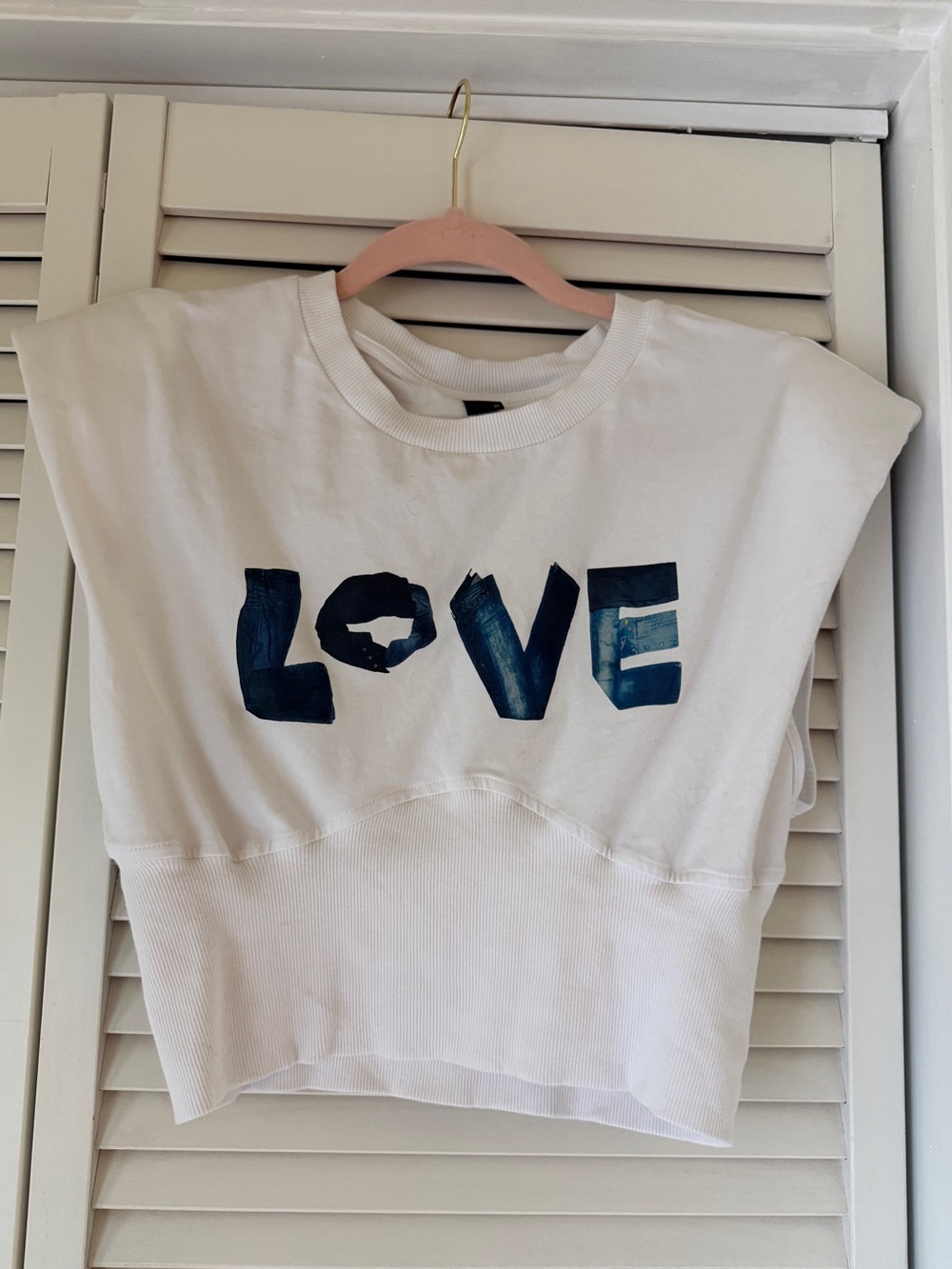 Micas White LOVE Graphic Crop Top